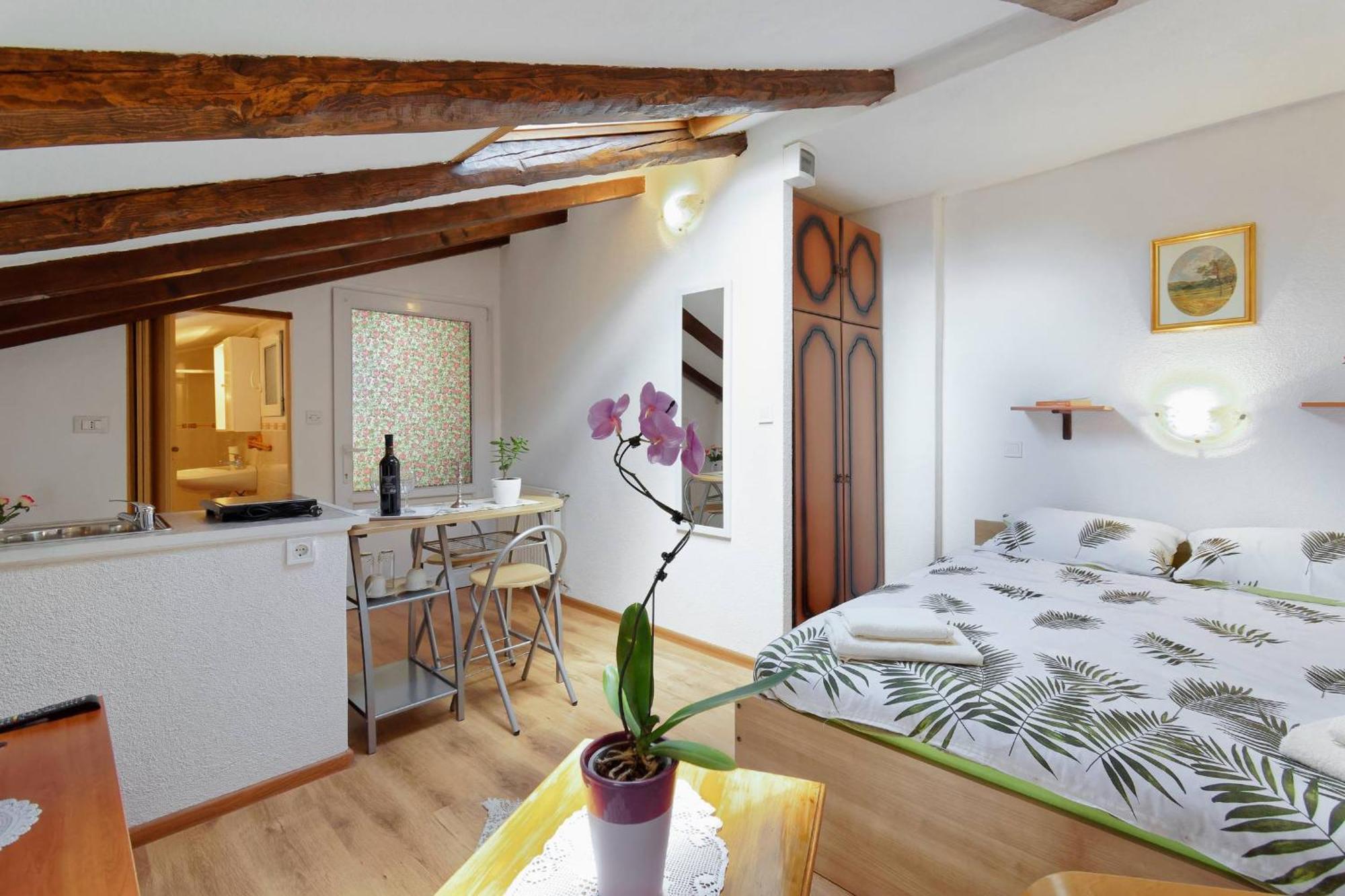 Apartments Viola By Rent Istria Momjan Eksteriør billede