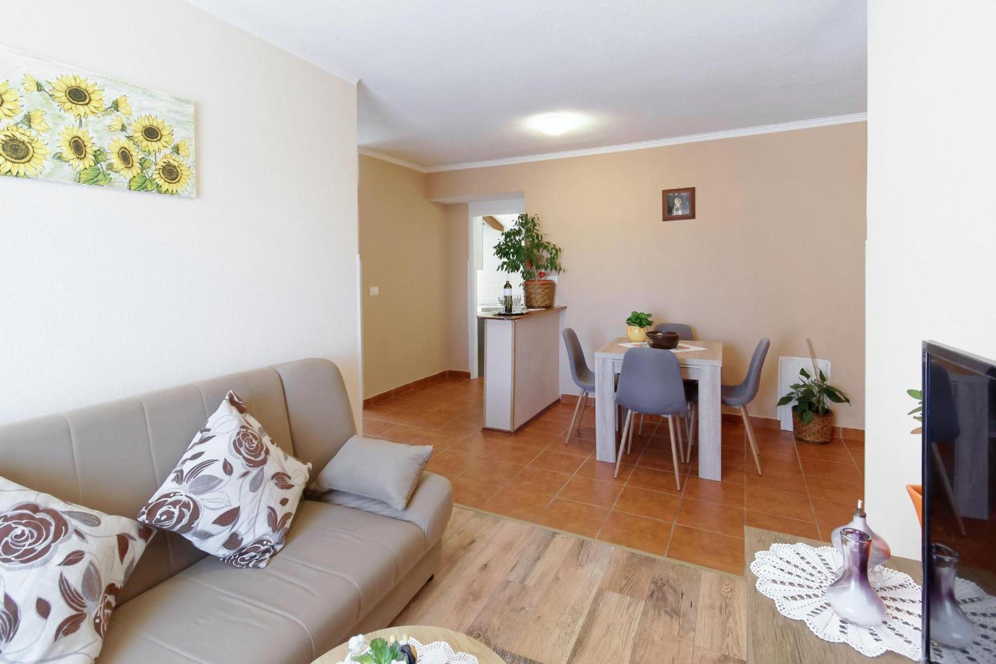 Apartments Viola By Rent Istria Momjan Eksteriør billede
