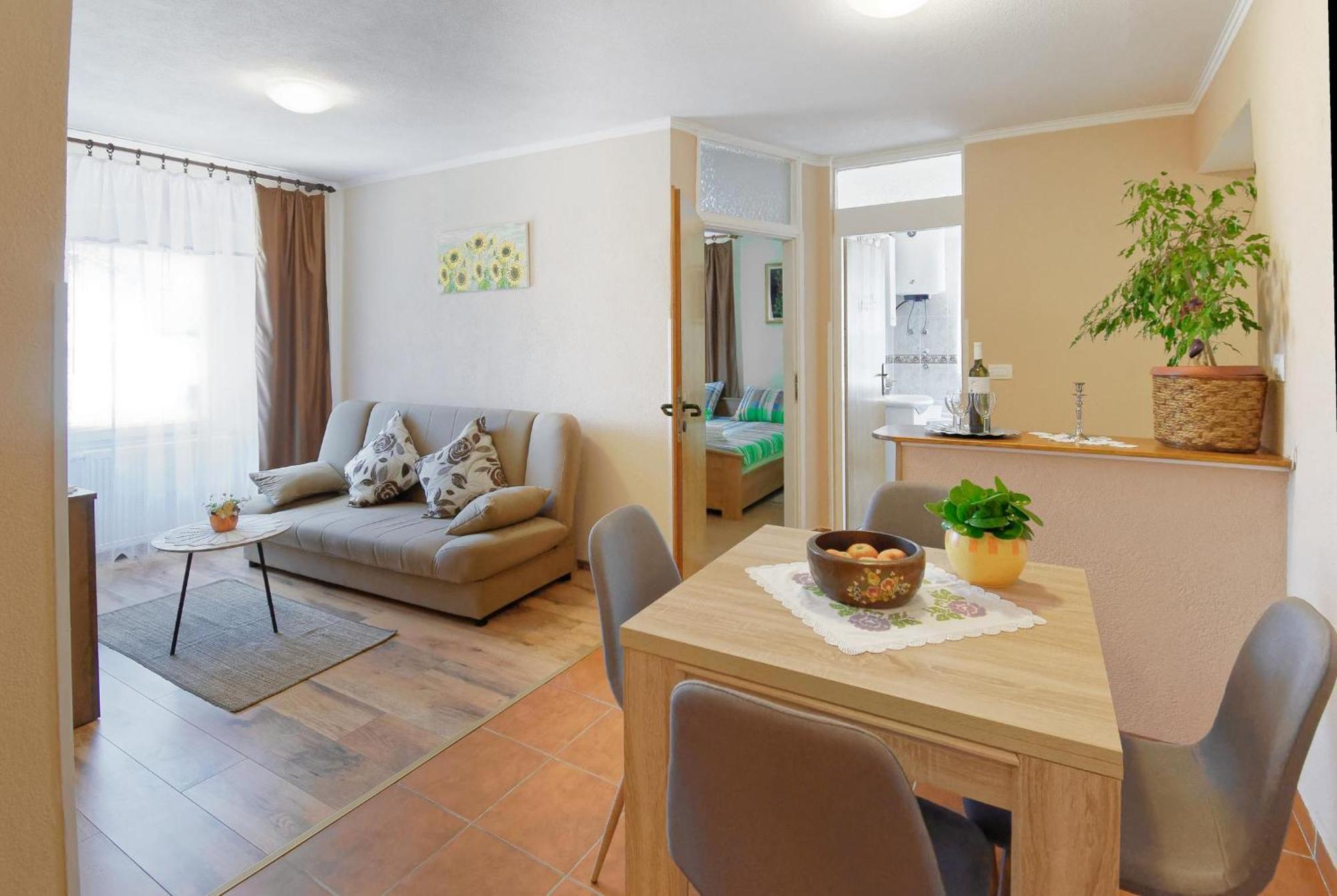 Apartments Viola By Rent Istria Momjan Eksteriør billede